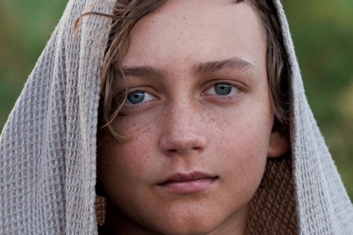 Jodie descubre que en realidad en el anticristo al final de la serie "El elegido" (Foto: Netflix)