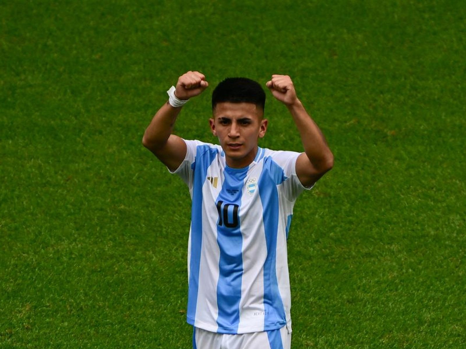 Thiago Almada marcó el primer gol del Argentina vs. Ucrania por los JJOO de París 2024. (Foto: AFP)
