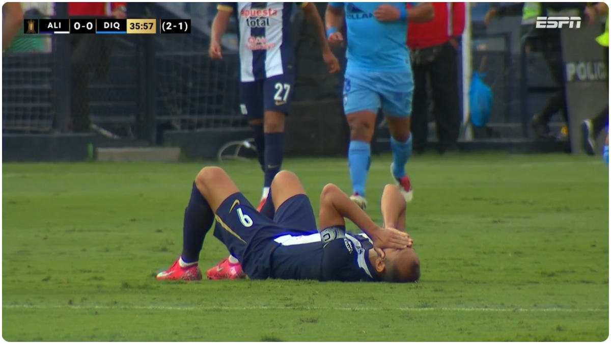 Hernán Barcos salió lesionado del partido entre Alianza Lima vs. Iquique (Foto: ESPN).