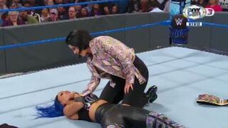 ¡Tumbó a la ‘Jefa’! Lacey Evans le tiró un potente derechazo a Sasha Banks en SmackDown [VIDEO]