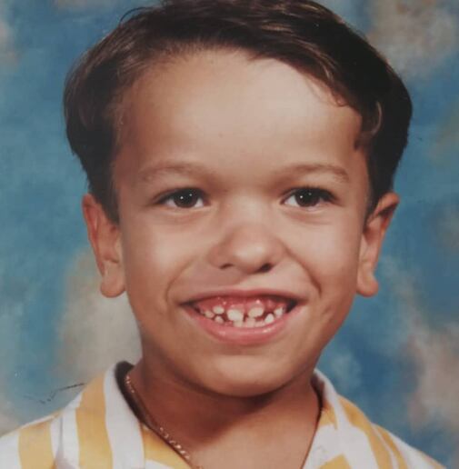 El conductor de televisión fue diagnosticado con acondroplasia cuando era un niño (Foto: Carlitos el productor / Instagram)