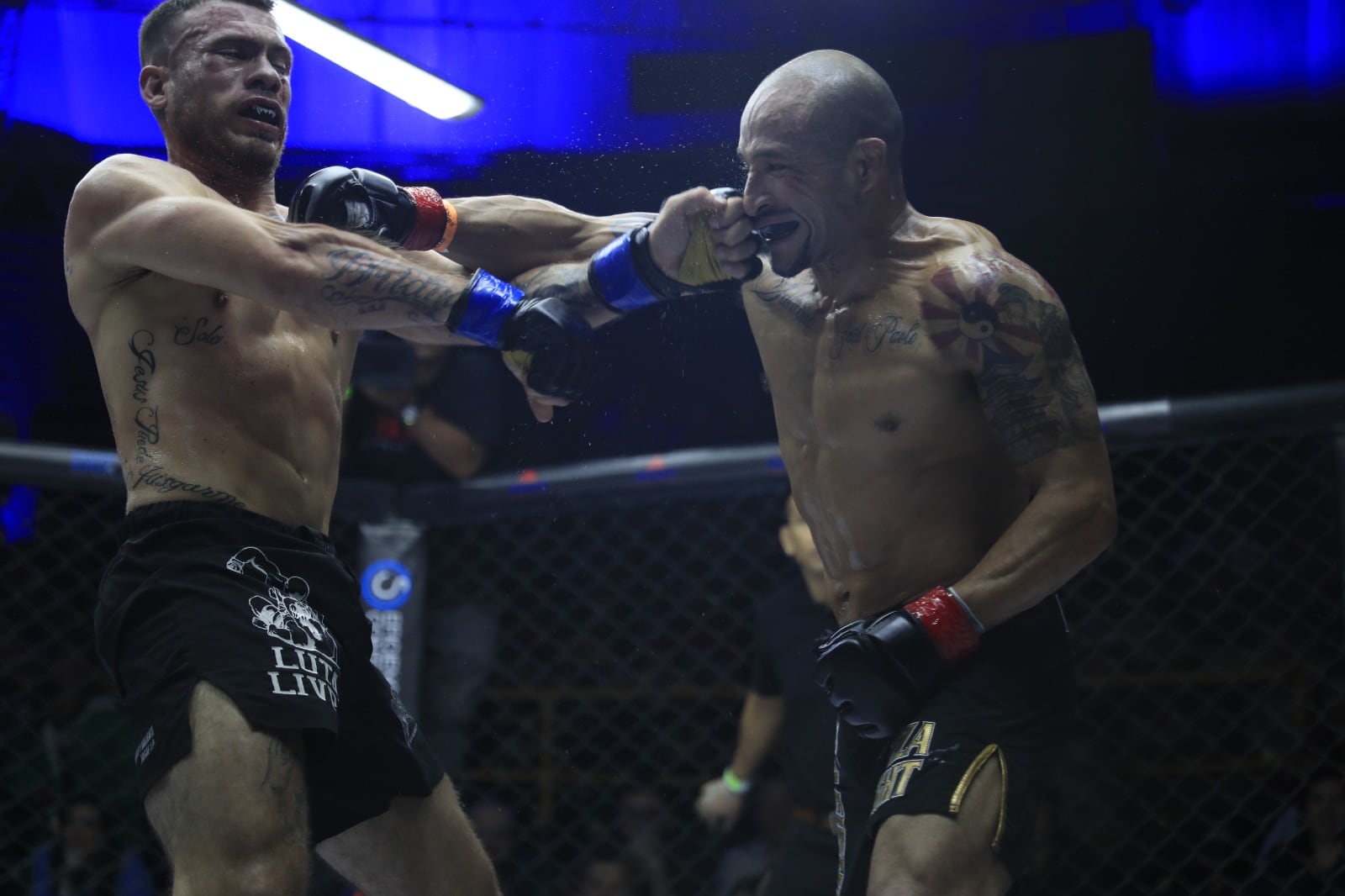 Zaid Rojas en combate contra Adrián Álvarez, en una de las peleas más atractivas de la noche. (Inka FC)