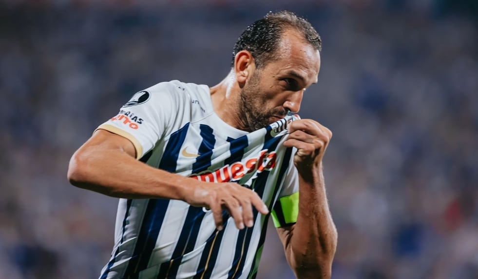 Hernán Barcos marcó 16 goles con Alianza Lima en la temporada 2025. (Foto: Getty Images)