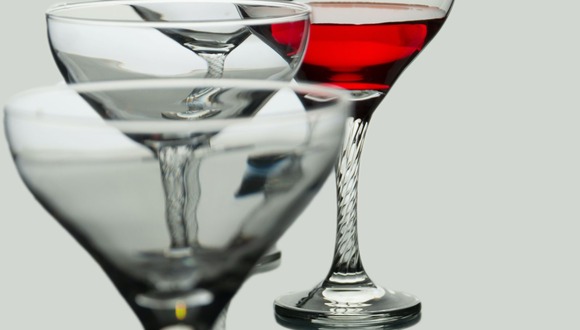 TRUCOS CASEROS | Este consejo con vinagre blanco te ayudará a ver tus copas y vasos como nuevos. (Foto: Hamid Reza SN / Pexels)