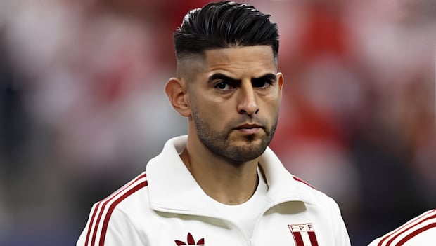 Carlos Zambrano lleva siete partidos al mando de Jorge Fossati. (Foto: Getty Images)