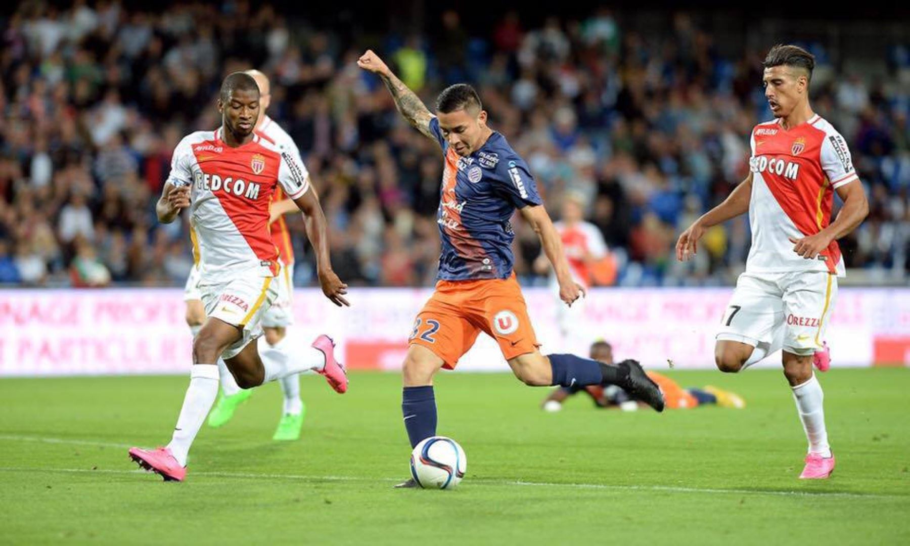 Jean Deza frente al a Mónaco FC con la camiseta del Montpellier. (Foto: AFP)