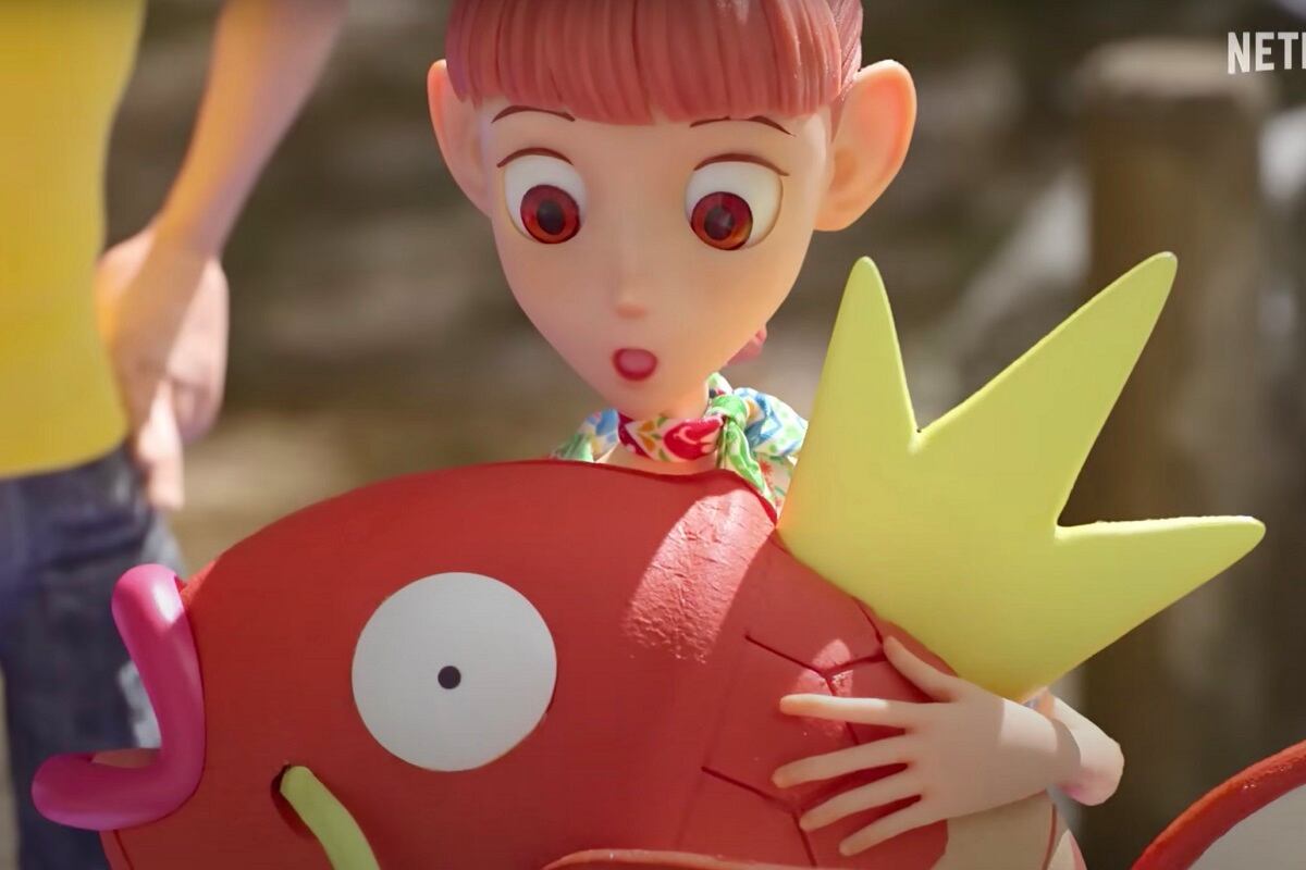 Haru ayudando a un Magikarp en la serie japonesa animada "Concierge Pokémon" (Foto: Netflix)