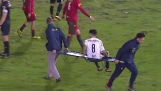 ¡De espaldas, no!: la insólita caída de un camillero en el Fútbol Argentino [VIDEO]