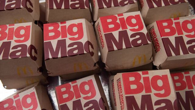 California: el nuevo salario mínimo para los trabajadores de comida rápida tras aprobación de ley