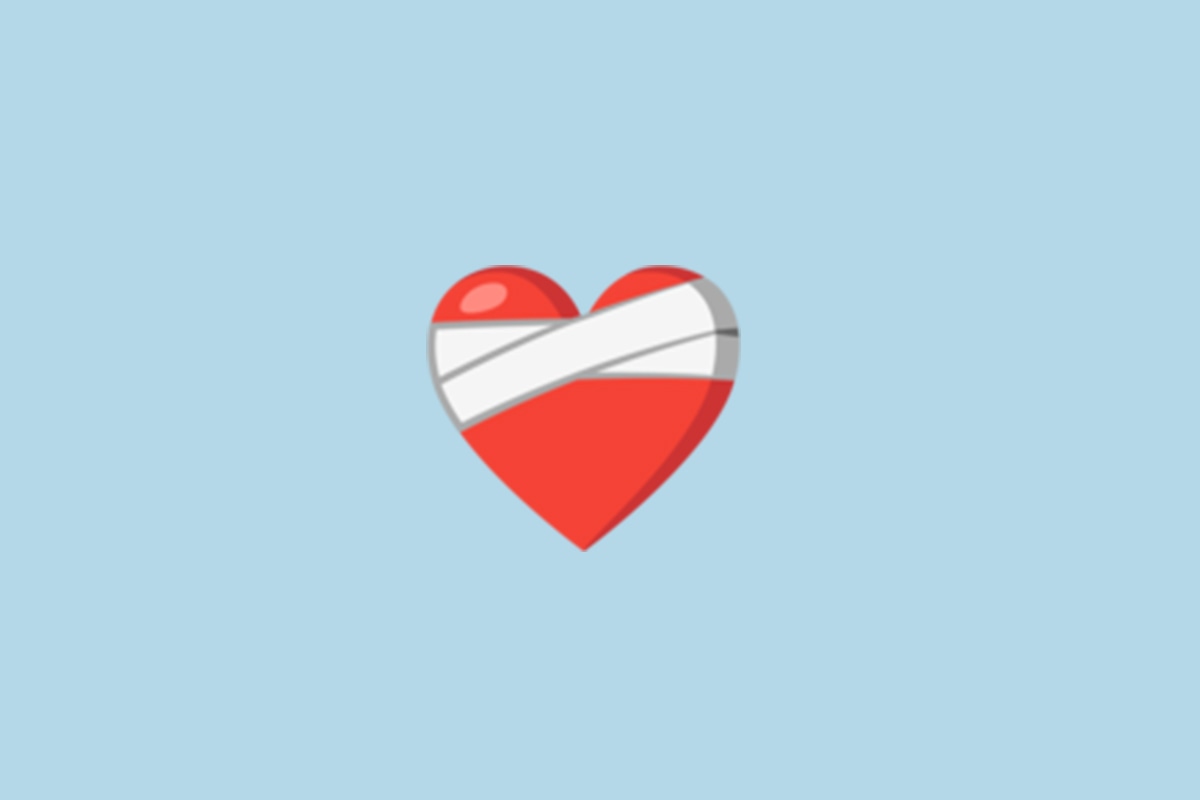 ¿Alguna vez te mandaron el emoji del corazón vendado o mending heart en WhatsApp? (Foto: Emojipedia)