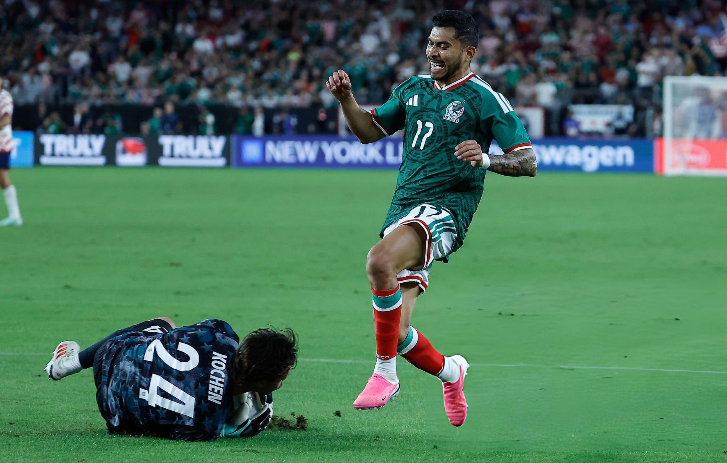 Diego Kochen debutó como titular en el arco de Estados Unidos y dejó su valla invicta ante México. (Foto: Getty Images)