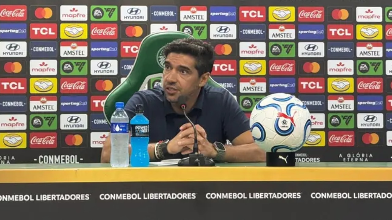 Conmebol abrió proceso disciplinar contra Abel Ferreira, pero contra Cristal celebra uso del VAR. (Foto: Vitor Palhares/Lance!)