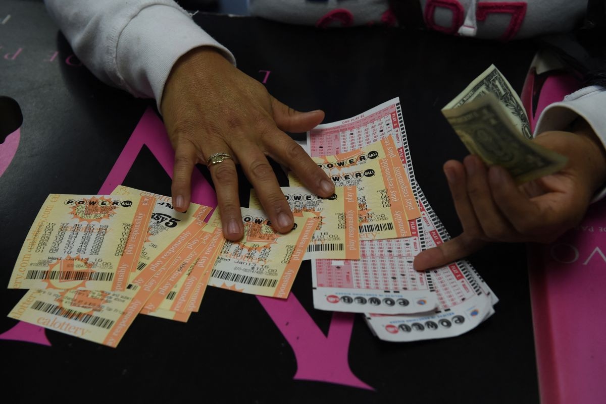 La residente de Nueva York se quedó a puertas de conseguir el premio gordo de Powerball (Foto: Marc Ralston / AFP)