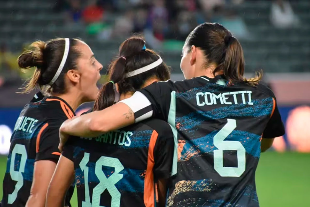 Argentina juega con Brasil por cuartos de final de la Copa Oro Femenina 2024 en el BMO Stadium de Los Ángeles, Estados Unidos. Conoce la guía TV y streaming para ver el partido. (Foto: AFP)