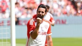 ¡Con un gol incluido! Pizarro fue parte de un emotivo homenaje en el Bayern Múnich