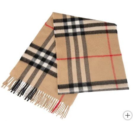 Bufanda de cuadros de Burberry. (Foto: Costco)