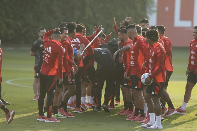 Entrenamiento de la Selección Peruana con la visita de Yoshimar Yotún antes del amistoso contra Paraguay. (Foto: Fotos: Violeta Ayasta/@photo.gec).
