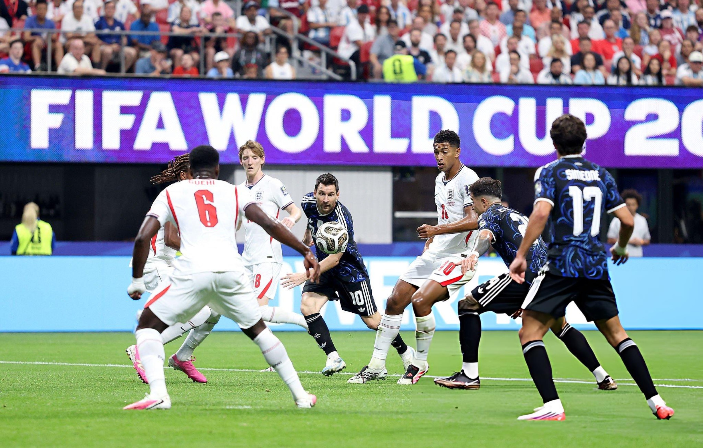 Argentina vs. Inglaterra se enfrentan por las semifinales del Mundial 2026. (Foto: Getty Images)