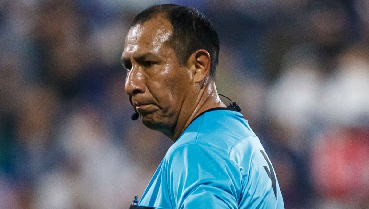 Micke Palomino fue el árbitro principal del partido entre Juan Pablo II College y Sport Huancayo. (Foto: Liga 1)