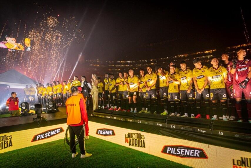 Así se presentó al plantel en la Noche Amarilla. (Foto: Barcelona)