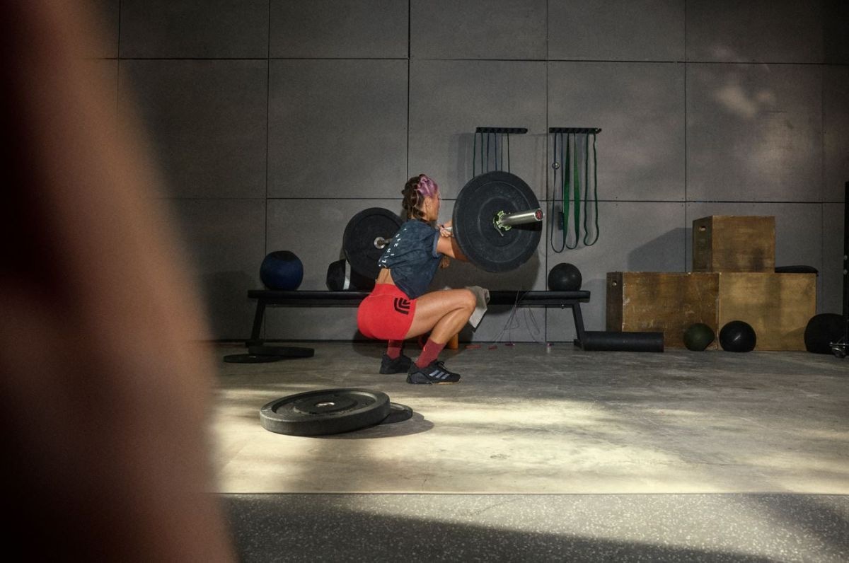 Antonela Roccuzzo, empresaria y filántropa, protagoniza la campaña de esta colección. (Foto: adidas)