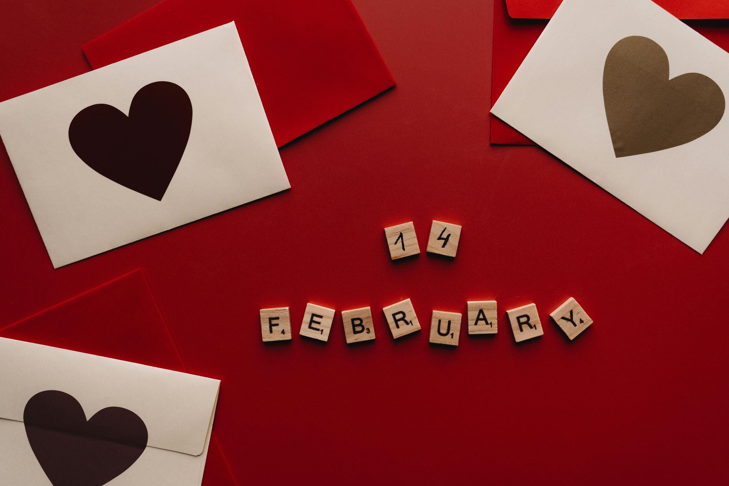 Valentine’s Day, celebrated every February 14th, is a date dedicated to commemorating love and affection between people. (Photo: alleksana / Pexels)