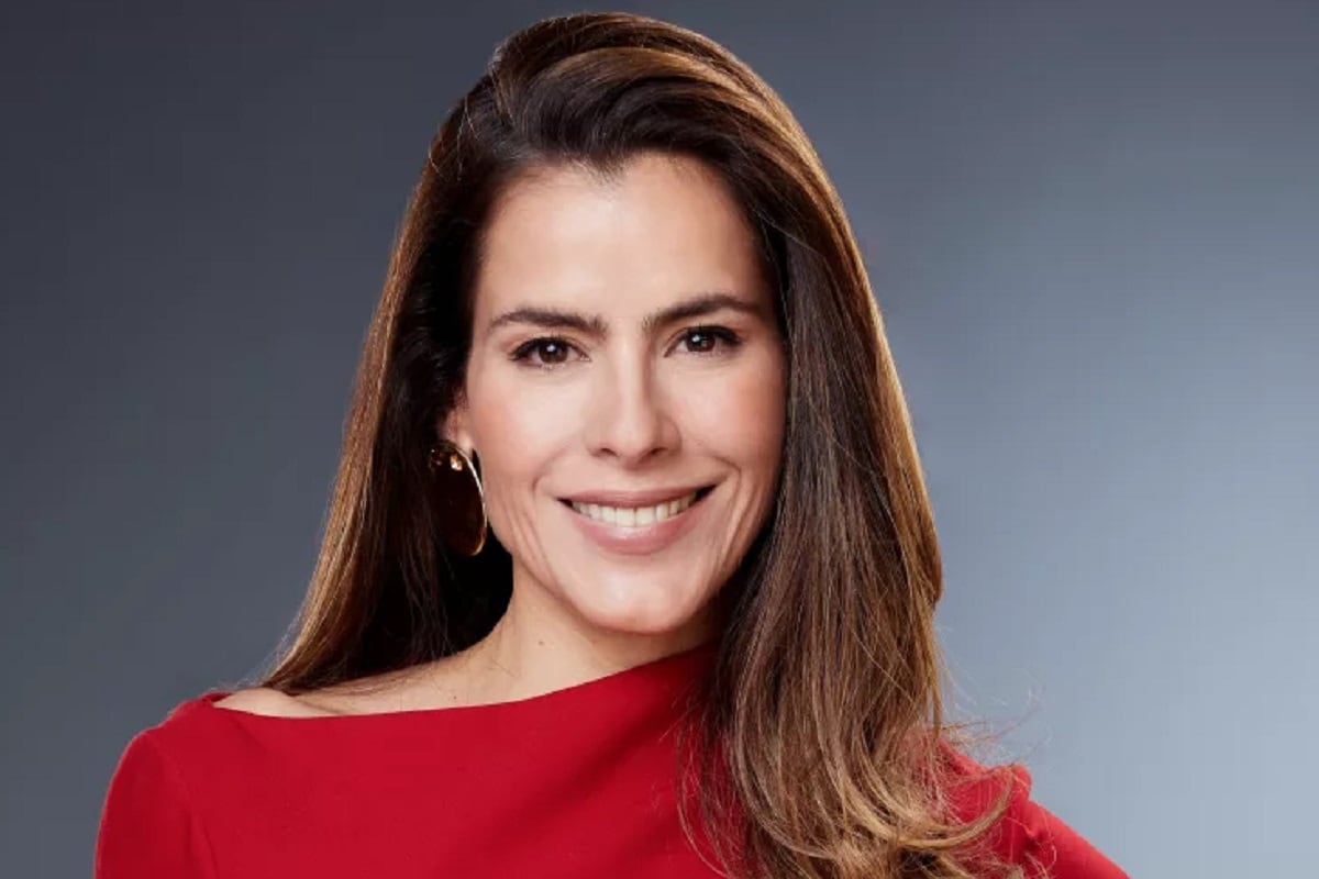 Zharick León como Virginia Galindo de Vélez en la serie colombiana "Romina Poderosa" (Foto: Caracol TV/ Netflix)