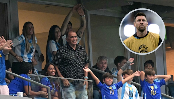 La esposa del delantero argentino Lionel Messi, Antonela Roccuzzo, junto a sus hijos y familiares en el Estadio NRG de Houston. (Foto: JUAN MABROMATA / AFP).