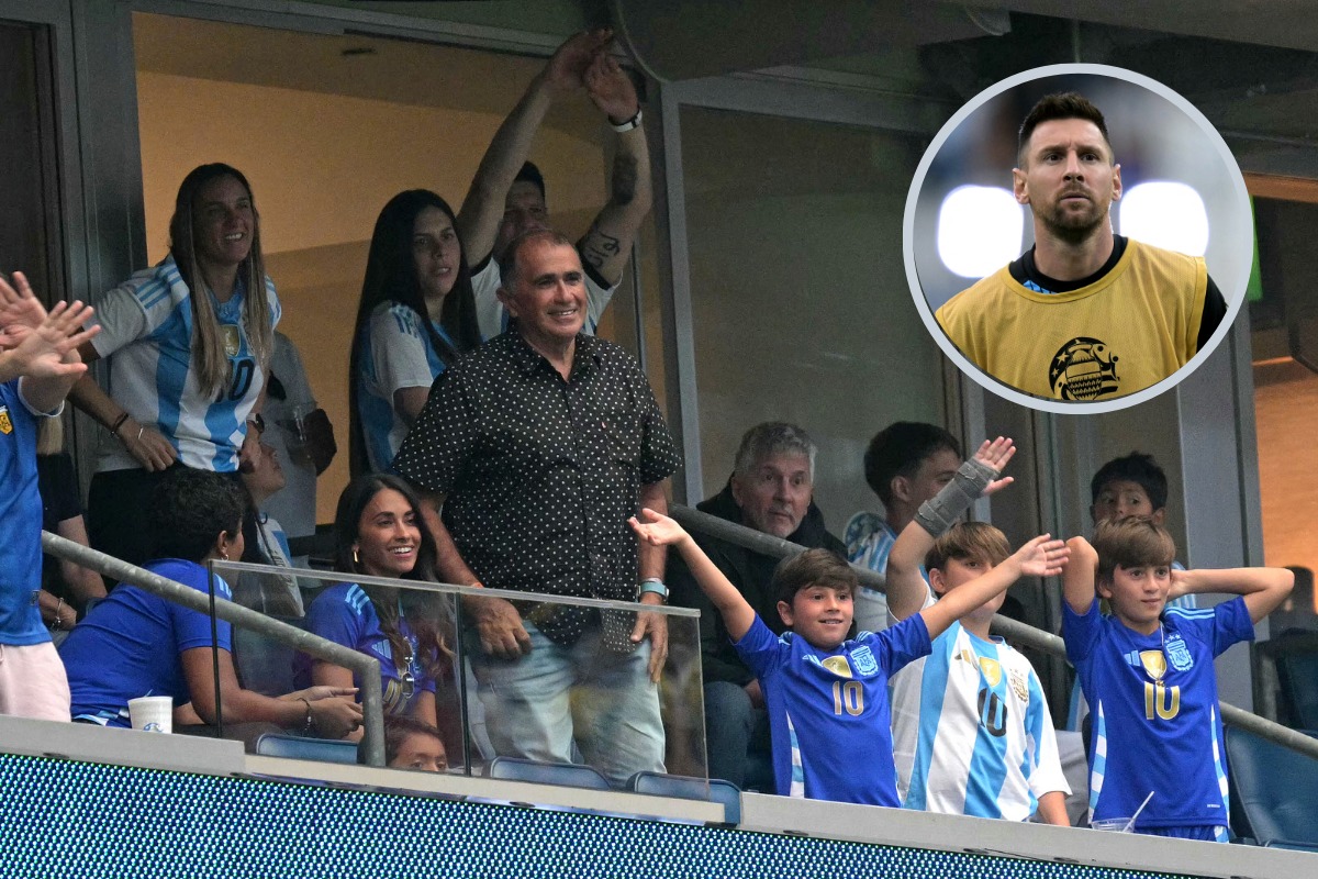 La esposa del delantero argentino Lionel Messi, Antonela Roccuzzo, junto a sus hijos y familiares en el Estadio NRG de Houston. (Foto: JUAN MABROMATA / AFP).
