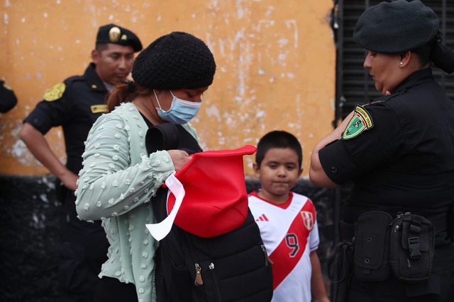 Las mejores postales de la llegada de hinchas al Estadio Nacional (Foto: Jorge Cerdán / GEC)