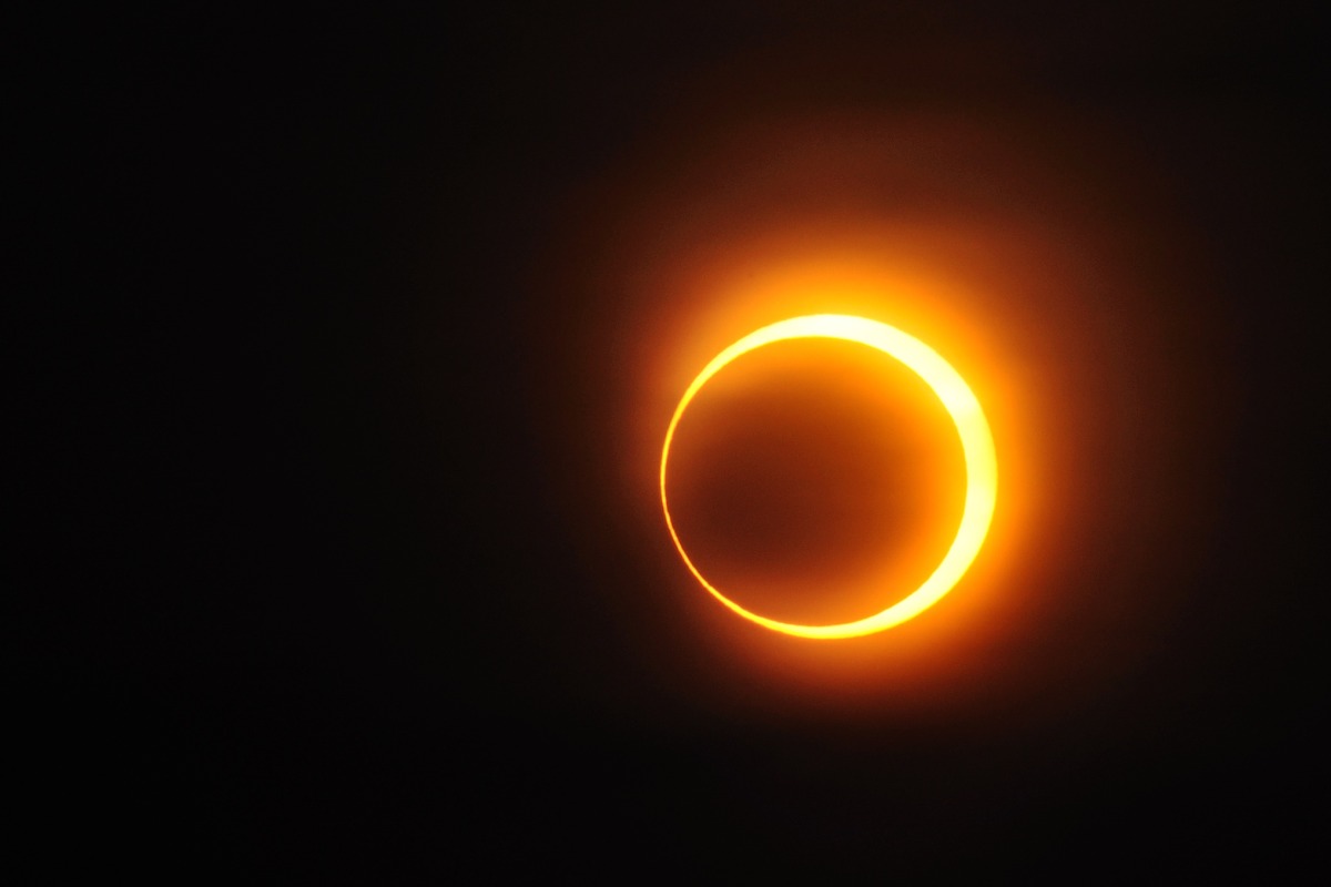 El Eclipse Solar 2023 se verá en Colombia y otros países de Latinoamérica (Foto: Freepik / Twitter)