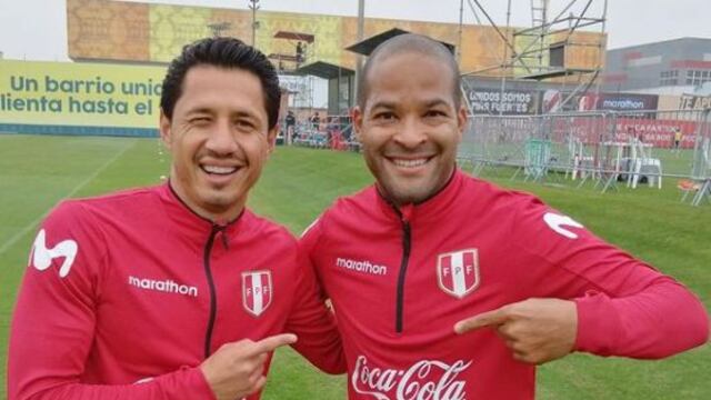 Alberto Rodríguez y su felicidad junto a Gianluca Lapadula y Jhilmar Lora 