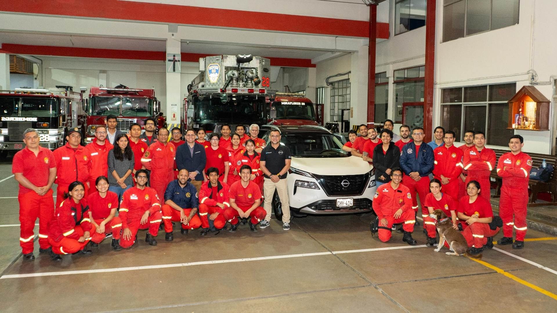 Bomberos de Miraflores y La Victoria fueron capacitados con un X-Trail (Difusión)