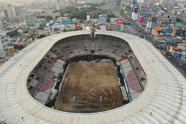 Las lamentables condiciones en las que se encuentra el gramado del Estadio Nacional. (Foto: Julio Reaño / GEC)