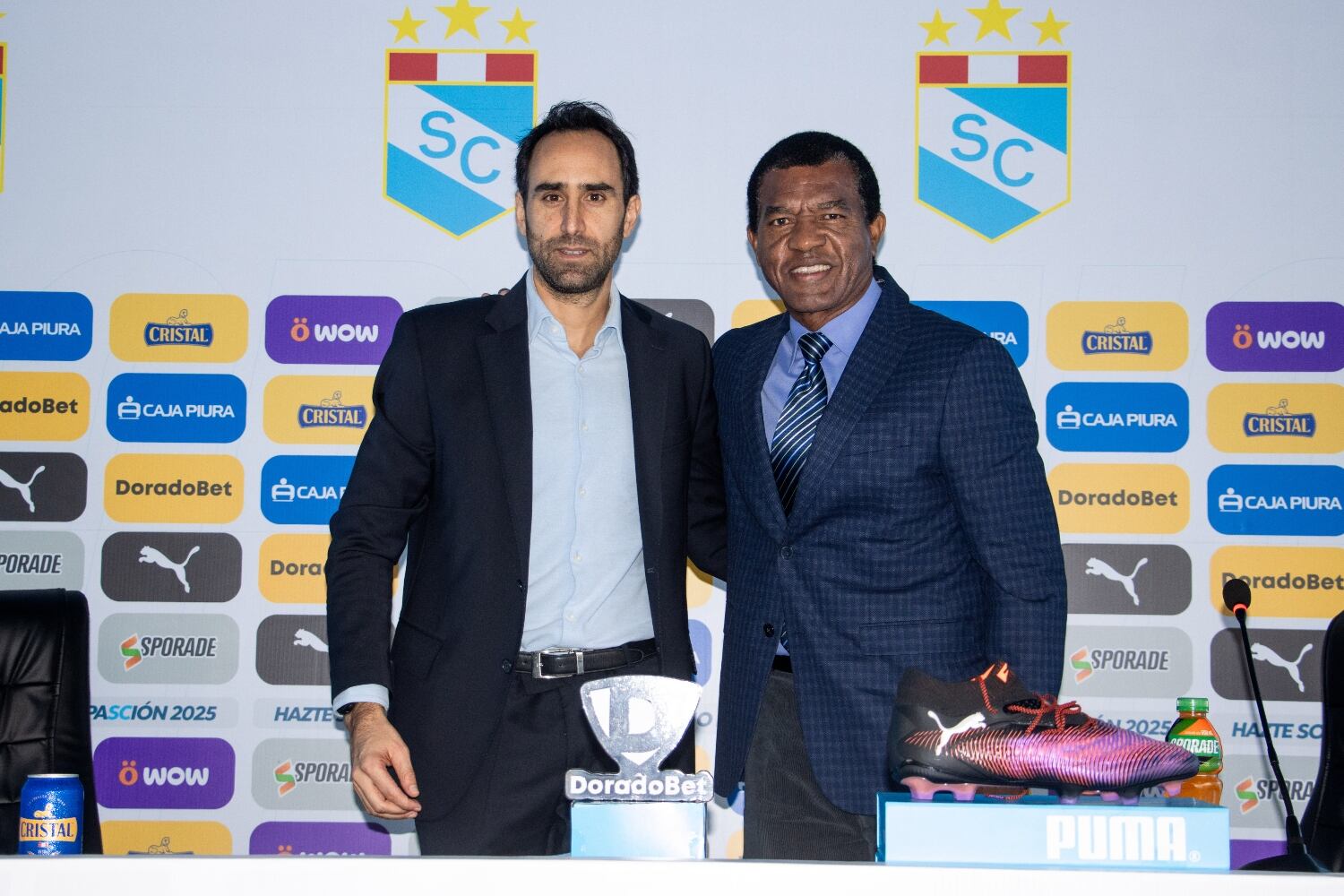 Joel Raffo y Julio César Uribe en la conferencia de prensa en la que se anunciaron la salida de siete jugadores de Sporting Cristal. (FOTO: Sporting Cristal).