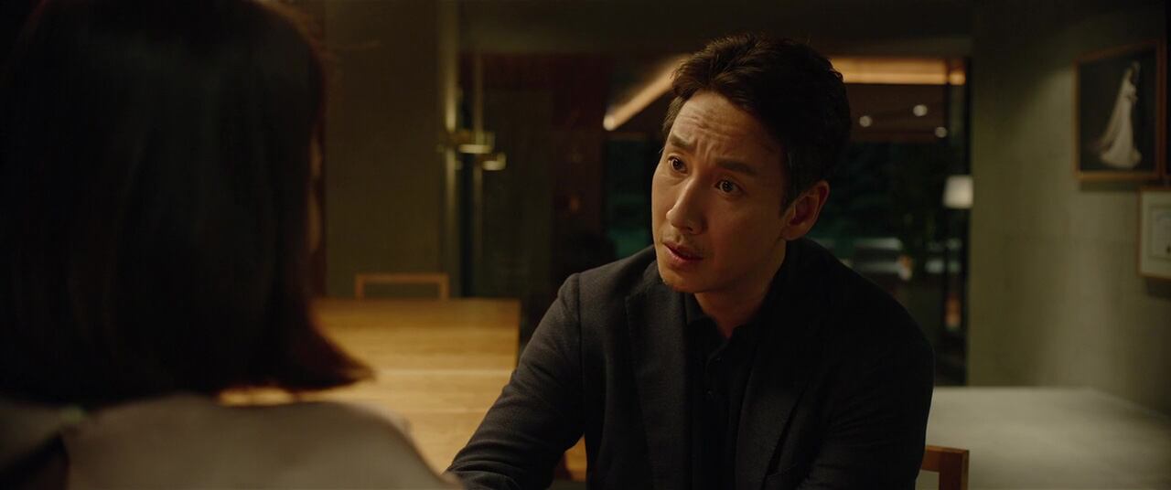Lee Sun-kyun en una escena de la premiada película "Parásito", de 2019 (Foto: Barunson E&A)