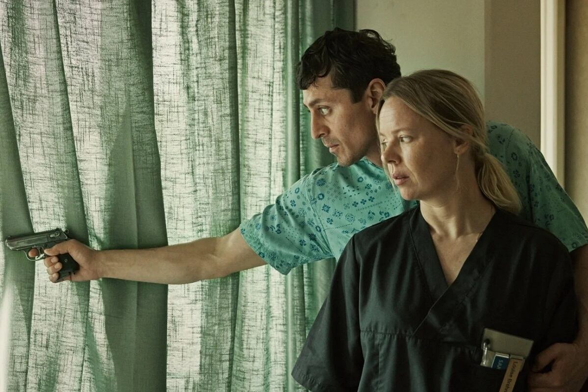 Alexej Manvelov como Artan y Alma Pöysti como Louise en la película sueca "Un día y medio" (Foto: Netflix)