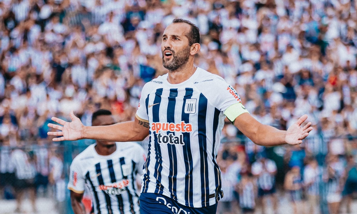 Hernán Barcos, el goleador que sigue dando alegrías con sus goles en Alianza Lima. (Foto: Alianza Lima)