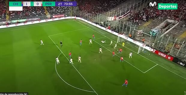 Erick Pulgar anticipó y Diego Valdés la empujó debajo del arco. (Foto: Movistar)