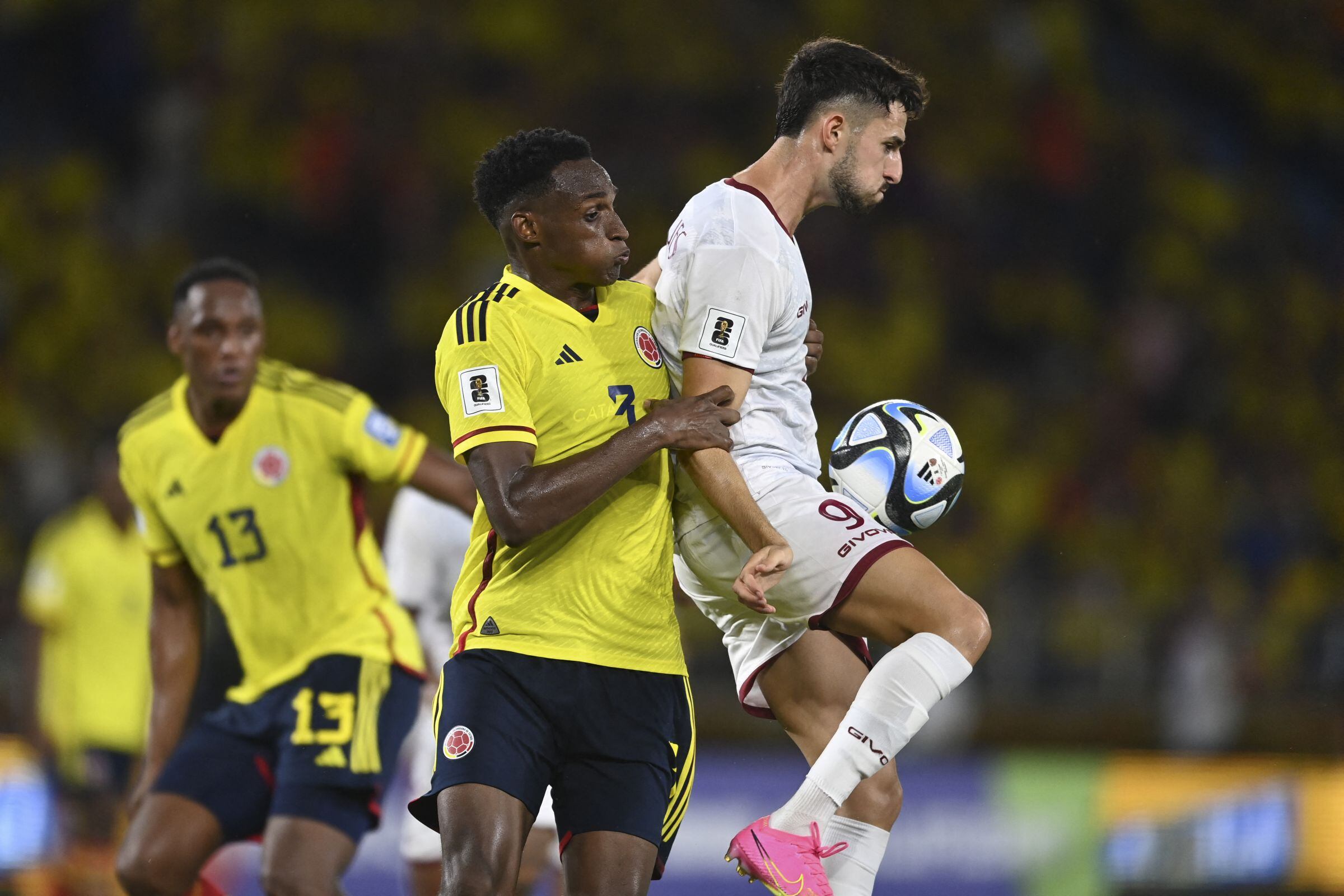 Venezuela recibe a Colombia en Maturín en un partidazo que definirá el repechaje rumbo al Mundial 2026. (Foto: AFP)