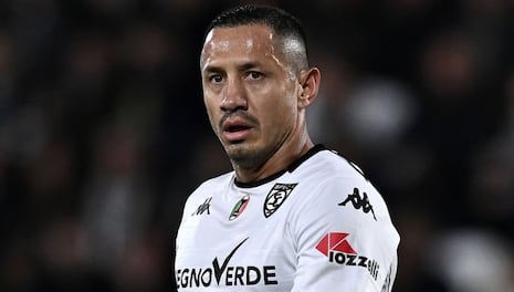 ¡Mal inicio del ‘Bambino’! Gianluca Lapadula se lesionó y será baja en el Spezia