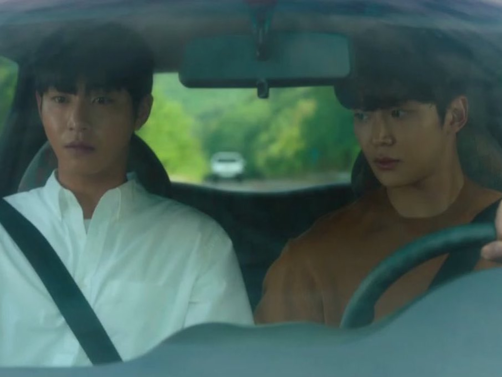 Gu Yeon Jun y Tae Ha protagonizan un romance BL en "Tu tiempo llama" (Foto: Netflix)