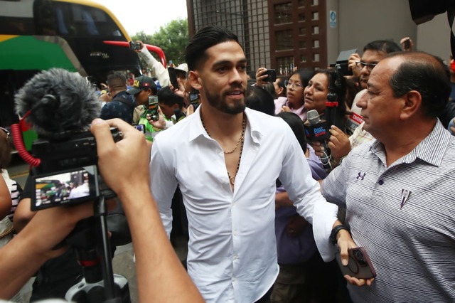 Plantel de Alianza Lima visitó el templo de Las Nazarenas, como parte de la tradición religiosa que tiene el club por el Señor de los Milagros. (Foto: jorge.cerdan/@photo.gec)