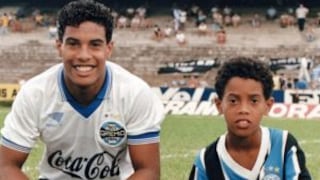 “La pasión de Ronaldinho tiene su propio Judas”, por Jorge Moreno