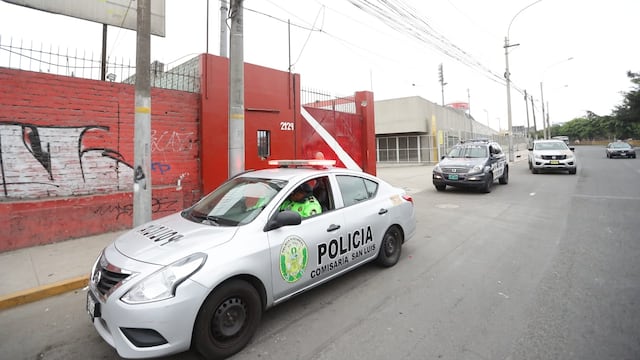 Barristas de Universitario irrumpieron en la Videna para rechazar la designación de árbitro Ordóñez