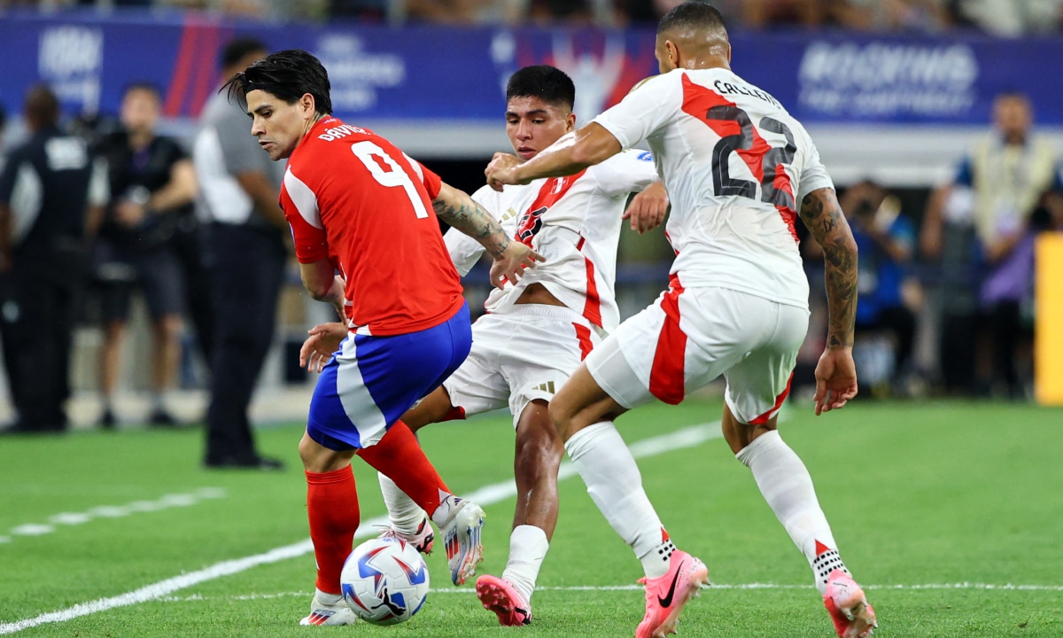Perú y Chile se repartieron los puntos en el primer partido de ambas escuadras en el Grupo A de la Copa América 2024. (Foto: AFP)