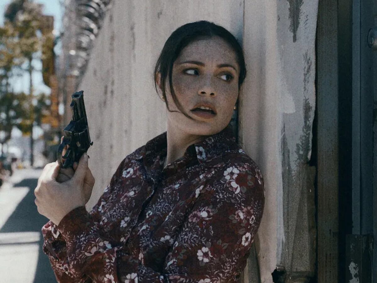 Juliana Aidén Martínez interpretando a June Hawkins en la serie "Griselda" (Foto: Netflix)