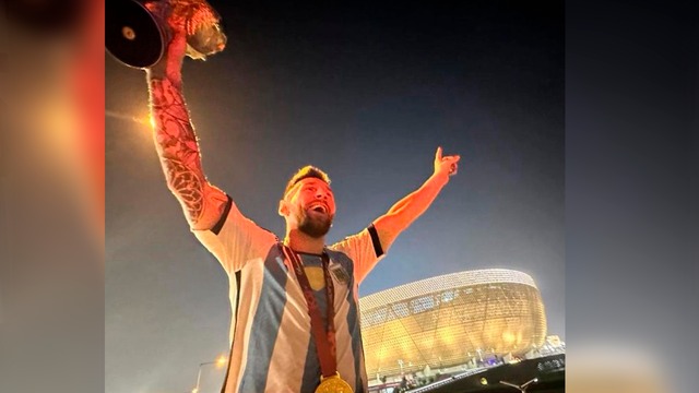 Messi sosteniendo la copa de Qatar 2022. (Foto: Instagram/Messi)