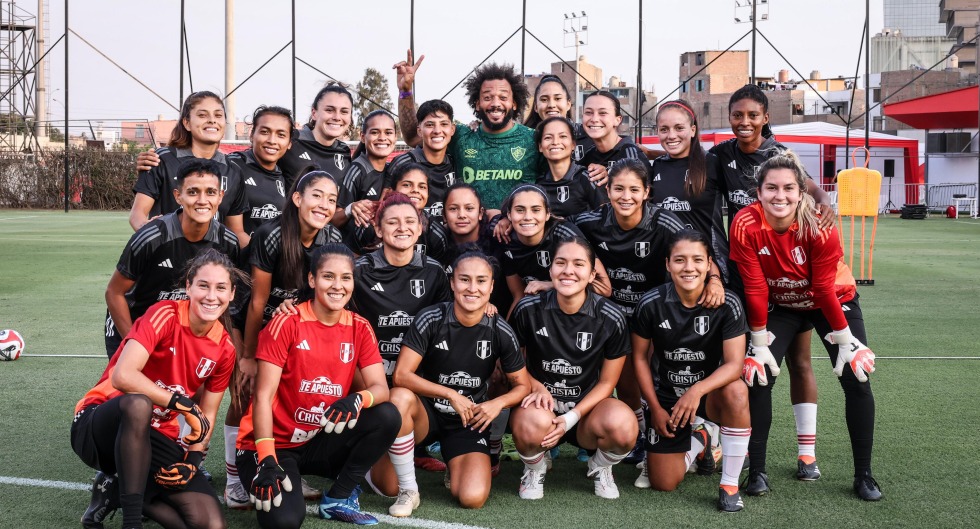 La postal de Marcelo con la Selección Peruana Femenina (Foto: FPF)