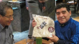 El día que Diego Maradona posó con la camiseta deUniversitario de Deportes
